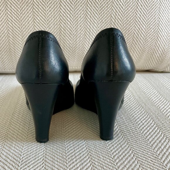 Tory Burch Sally Wedge Pumps – Black Leather – Size 6 - Picture 4 of 9